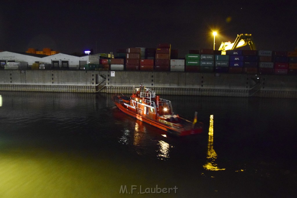 Havarie Wassereinbruch Motorraum beim Schiff Koeln Niehl Niehler Hafen P424.JPG - Miklos Laubert